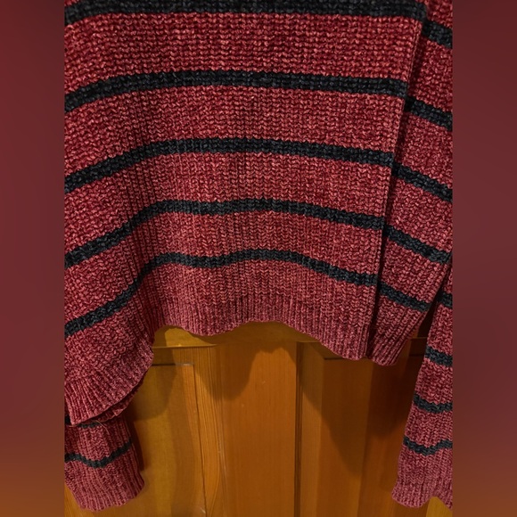 Forever 21 Cropped Crew Neck Long Sleeved Sweater - EUC - Picture 11 of 11